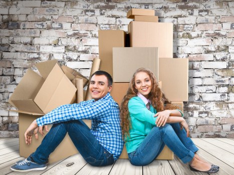 Careful loading of furniture and boxes during a local flat move
